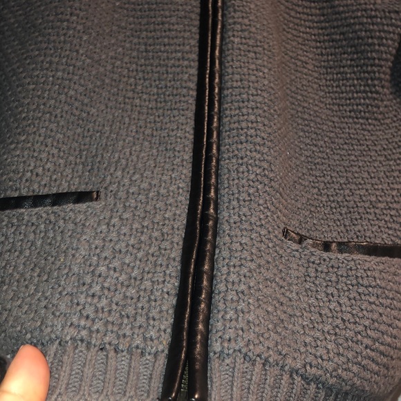 Sweater - Picture 5 of 6